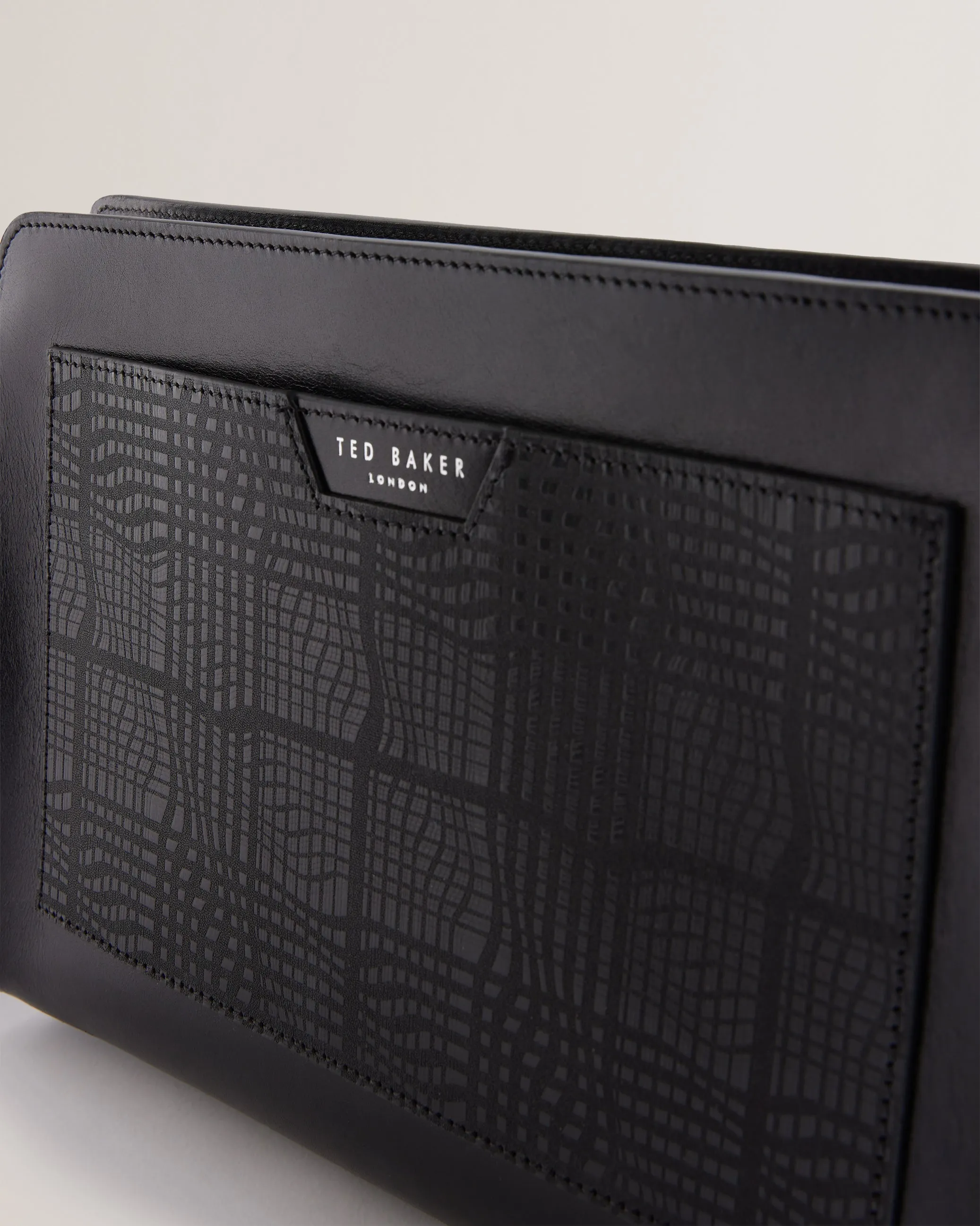 Eterio Etched Leather Washbag Black