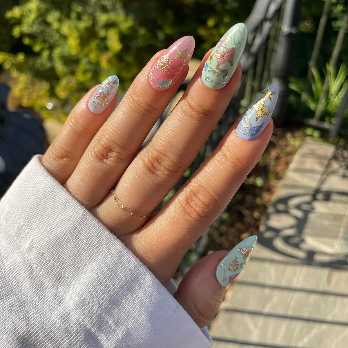 LE x Deco Beauty Iconic Nail Art Stickers